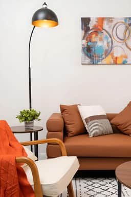 20 mins DT | Sleeps 9 | Earthy Elegance Spacious