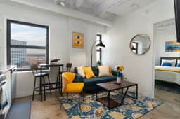 Regal Stylish Loft Rooftop|13 mins DT |4 mins Lake