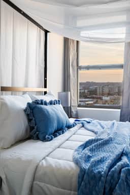 Elegant Style Loft Montrose|13 mins DT|4 mins Lake