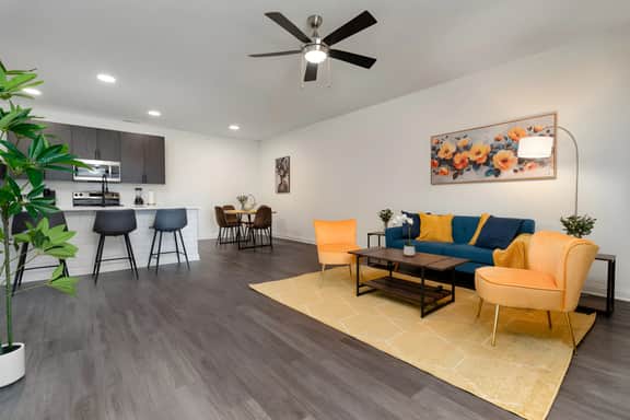 20mins DT Indy | Sleeps 4 | Golden Sun SpaciousGym