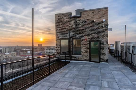 Artistic Loft Rooftop  | 13 mins DT | 4 mins Lake