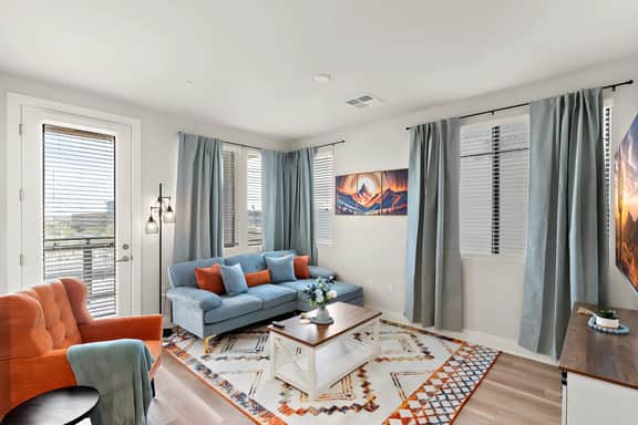 Walk to Old Town | 12mins PHX | 2BR Pool KingBed B