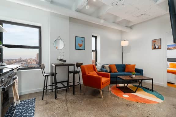 Artistic Loft Rooftop  | 13 mins DT | 4 mins Lake