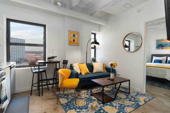 Regal Stylish Loft Rooftop|13 mins DT |4 mins Lake