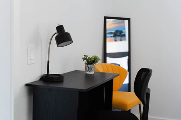 Regal Stylish Loft Rooftop|13 mins DT |4 mins Lake