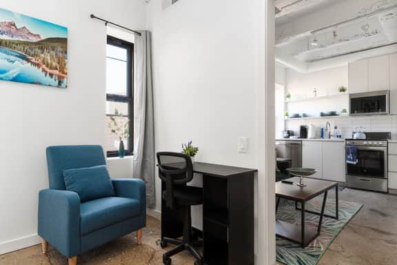 Elegant Style Loft Montrose|13 mins DT|4 mins Lake