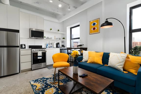 Regal Stylish Loft Rooftop|13 mins DT |4 mins Lake
