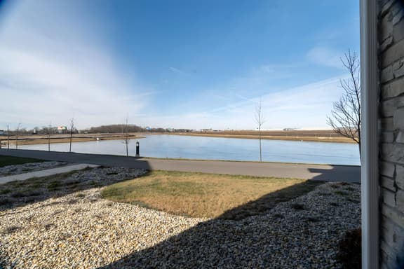 20 mins DT | Sleeps 9 | Earthy Elegance Spacious