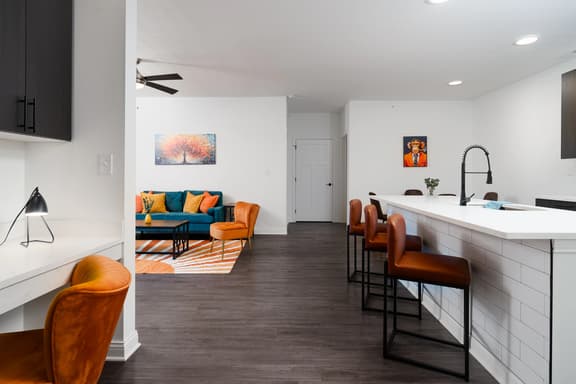 20mins DT Indy| Sleeps 5 | Radiant Vibes Spacious