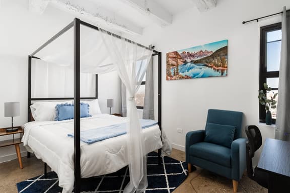 Elegant Style Loft Montrose|13 mins DT|4 mins Lake